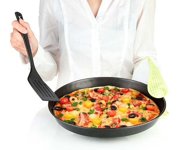 kuchár pripravuje jedlo